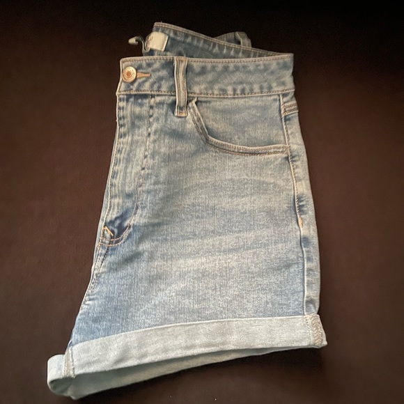 3/$15 Forever 21 Womens Denim Blue Jean Shorts Rolled Hem - Picture 5 of 6